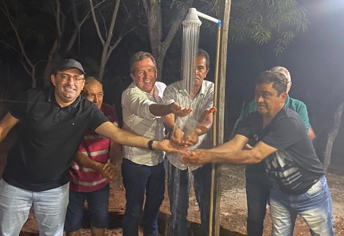 Prefeitura de Sousa serviço de abastecimento d'água na Comunidade Rural de Pitombeira 