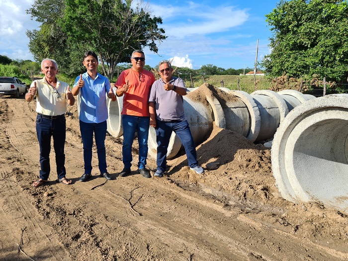 Prefeitura de Sousa inicia obra de construção de passagem molhada na comunidade rural Poço da Pedra