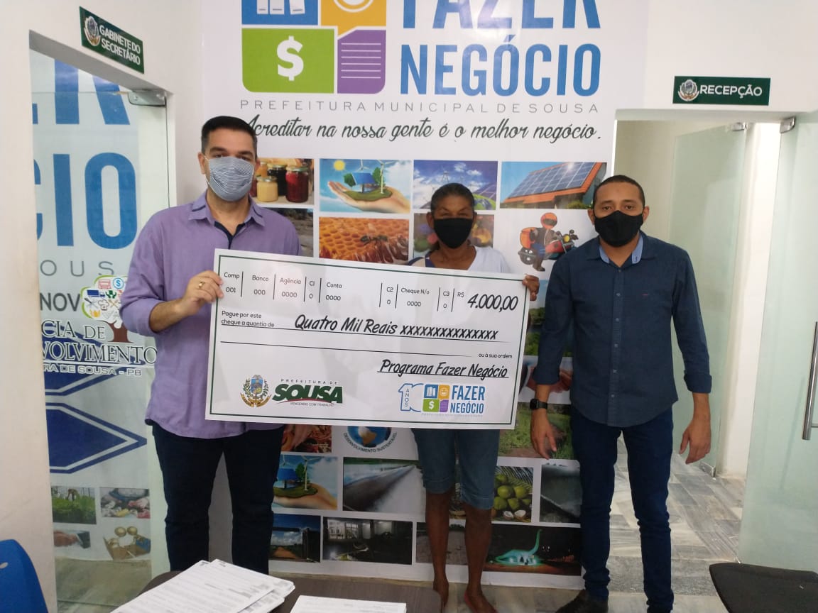 Prefeitura conclui mais uma etapa de entrega de cheques do Programa Fazer Negócio 