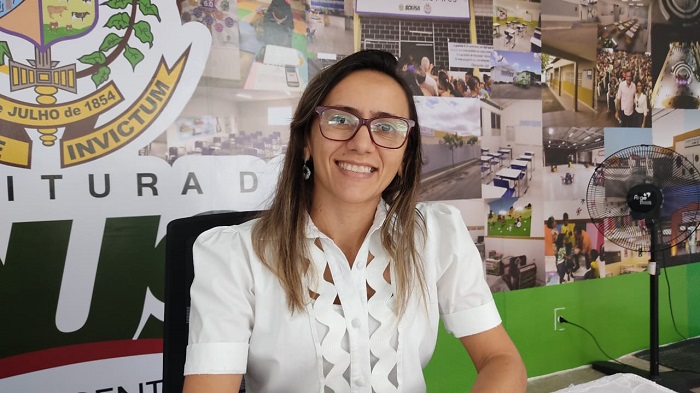 Secretária de Educação afirma que as aulas do início do ano letivo de 2021 serão através do Google Meet