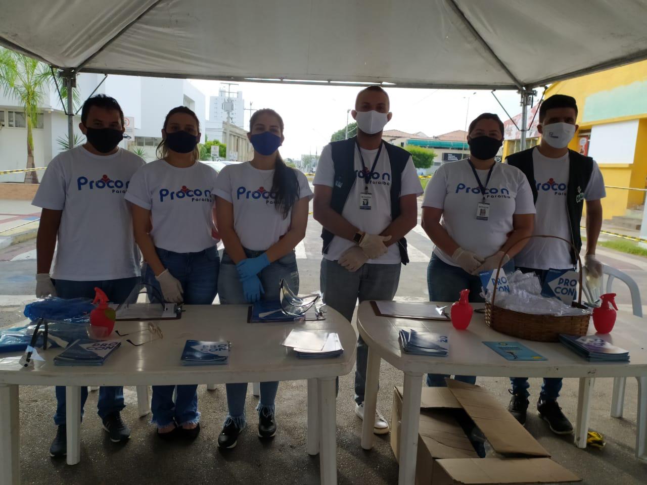 Em parceria com o Procon Estadual, Procon Municipal realiza ação com entrega de kits de máscaras 