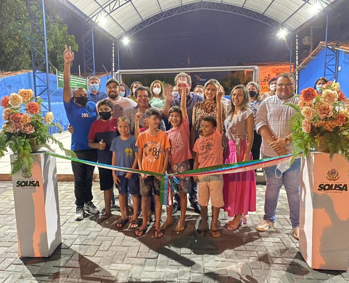 Prefeitura de Sousa inaugura quadra poliesportiva e realiza mais uma etapa de entrega de tablets aos estudantes