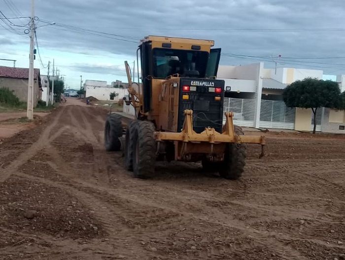 Prefeitura prepara ruas para receber pavimentação asfáltica no bairro Jardim Brasília 