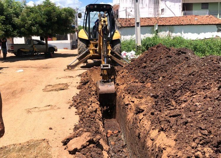 Prefeitura de Sousa realiza serviço de esgotamento sanitário em ruas do bairro Jardim Brasília 