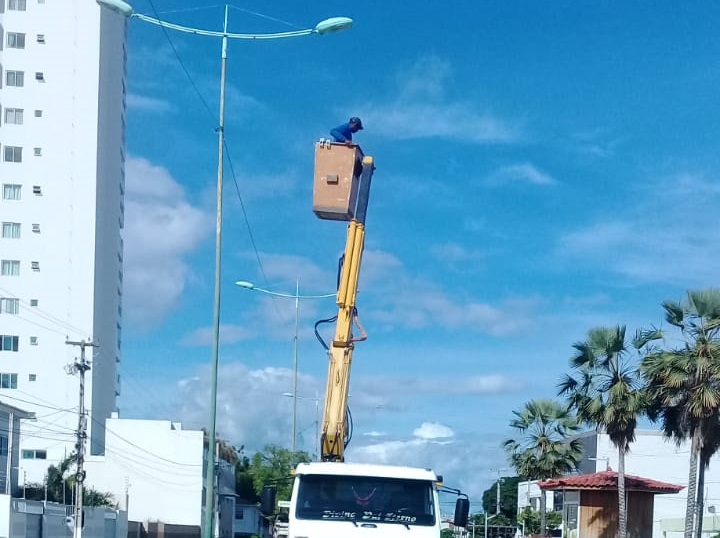 Prefeitura de Sousa realiza intenso trabalho de conservação da iluminação pública do Município