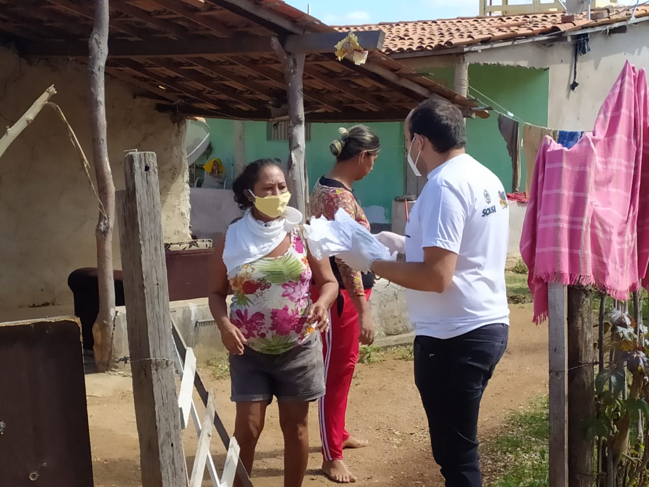 Em parceria com o Governo do Estado, Prefeitura de Sousa realiza entrega de máscaras de proteção facial 